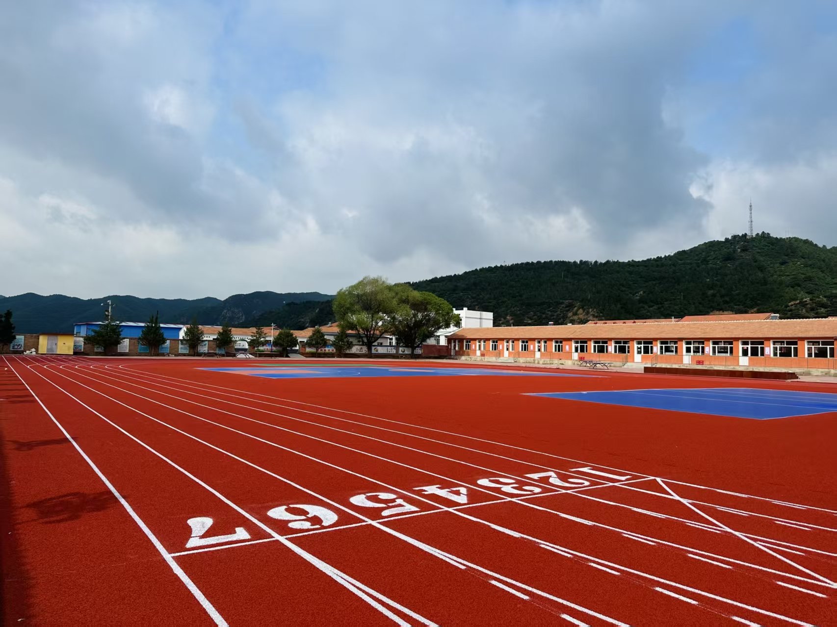沈阳新民市自结纹塑胶跑道幼儿园塑胶跑道 - 厂家